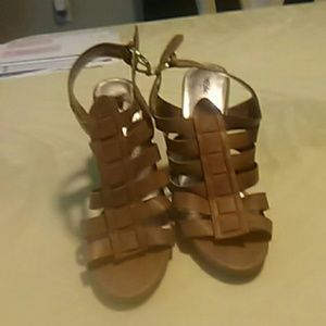 Women's  high-heeled  shoes